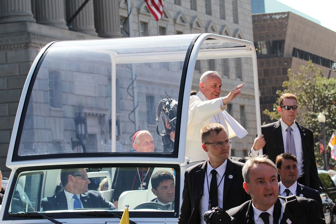 pope-2377985-1280.jpg