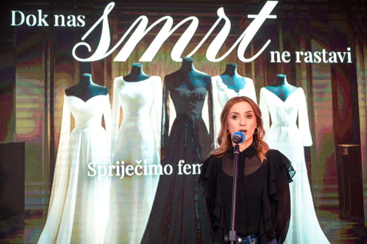 foto-denis-ruvic-dok-nas-smrt-ne-rastavi-4_1.jpg