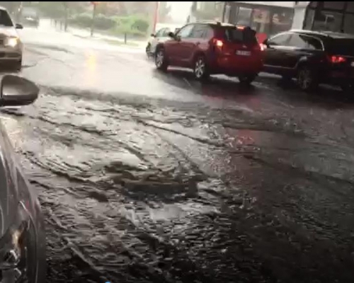 Nevrijeme u Sarajevu: Obilna kiša, grmljavina, poplavljene ulice ...